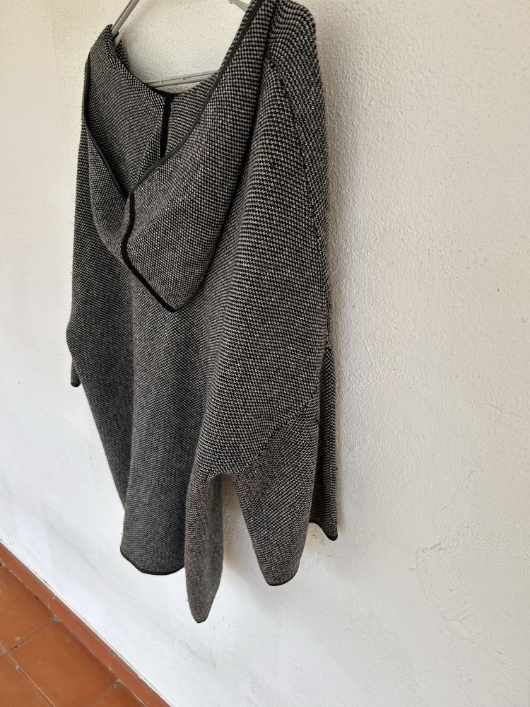 Casaco largo com capuz massimo dutti