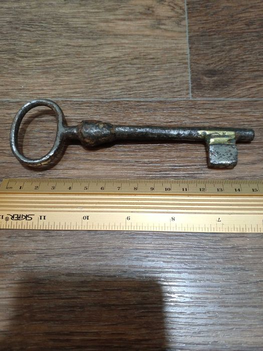 Ключ от старинного замка