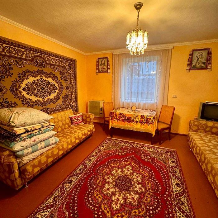 Продаж 2-х будинків за ціною одного в с.Нижнів ,Івано-Франківська обл.