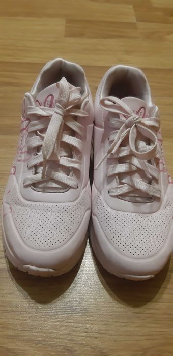 Кросівки жіночі фірми SKECHERS