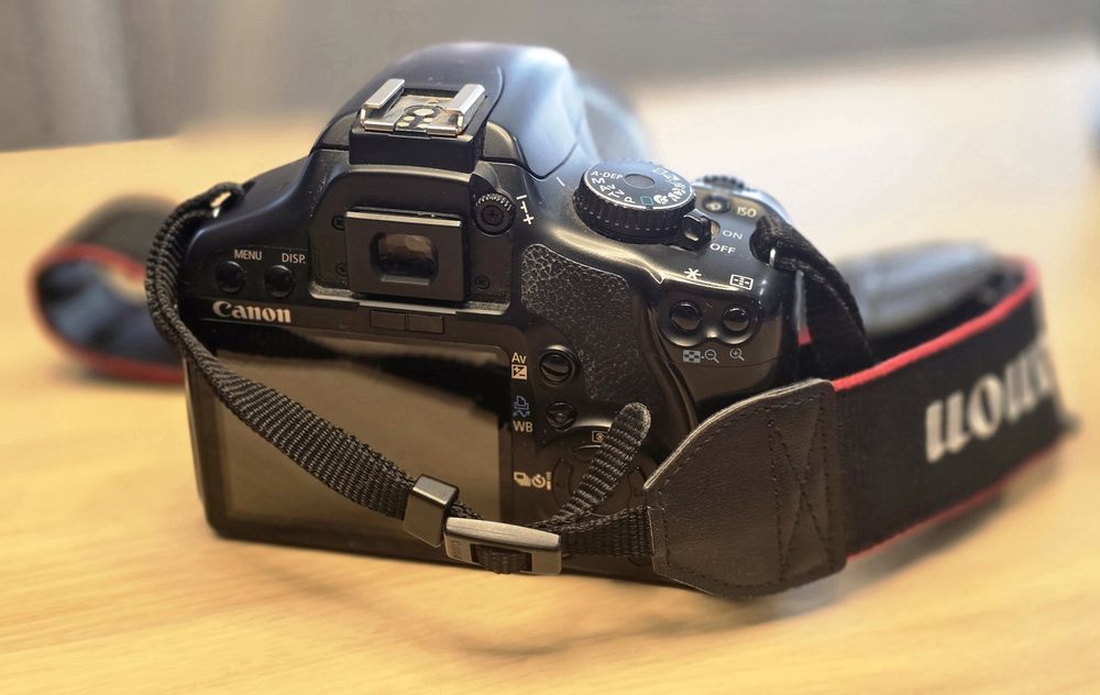 Canon 450D + obiektyw kit 18-55 3.5-5.6 IS + ładowarka+lampa +karta SD