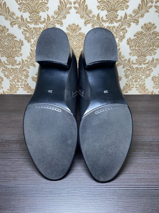 Жіночі шкіряні черевики на підборі