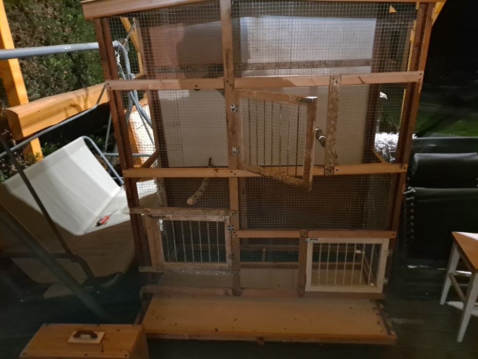 Woliera. Klatka dla ptaków