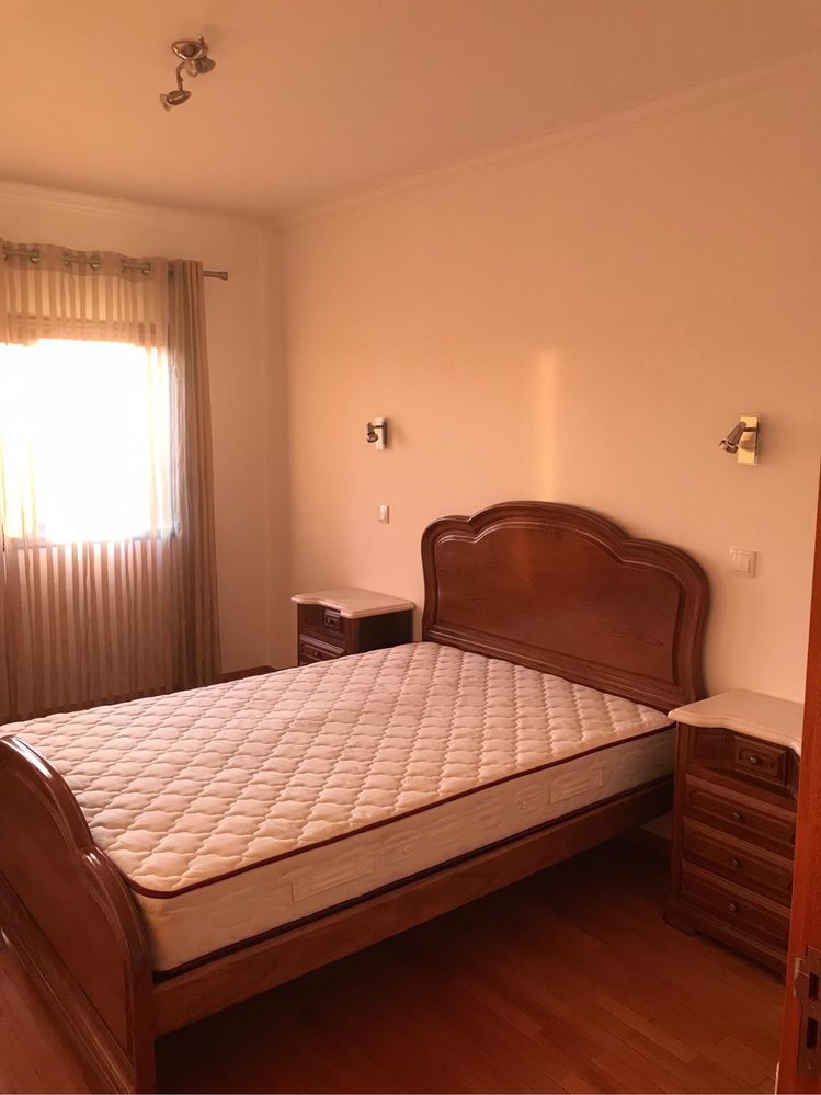 Conjunto de Mobília de Quarto em Madeira Maciça