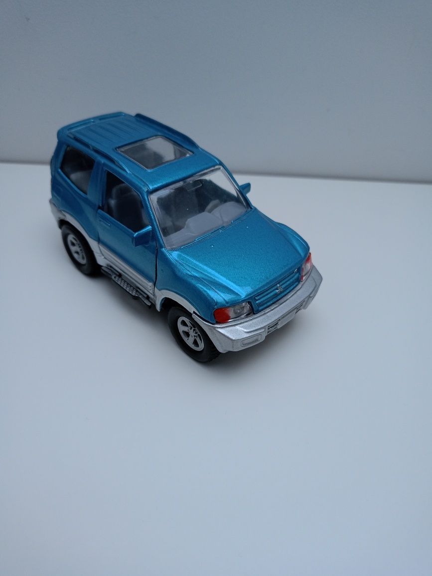 Zabawka auto Mitsubishi Pajero metalowe z  napędem