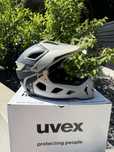 Kask Uvex z szczeką