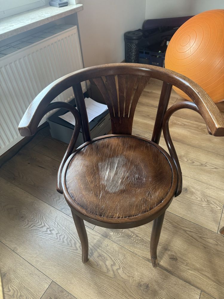 Stół rozkładany z krzesłami, krzesła Thonet, stół drewniany