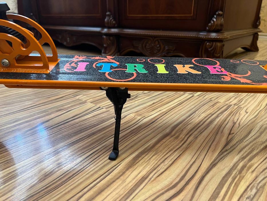 Фірмовий дитячий самокат