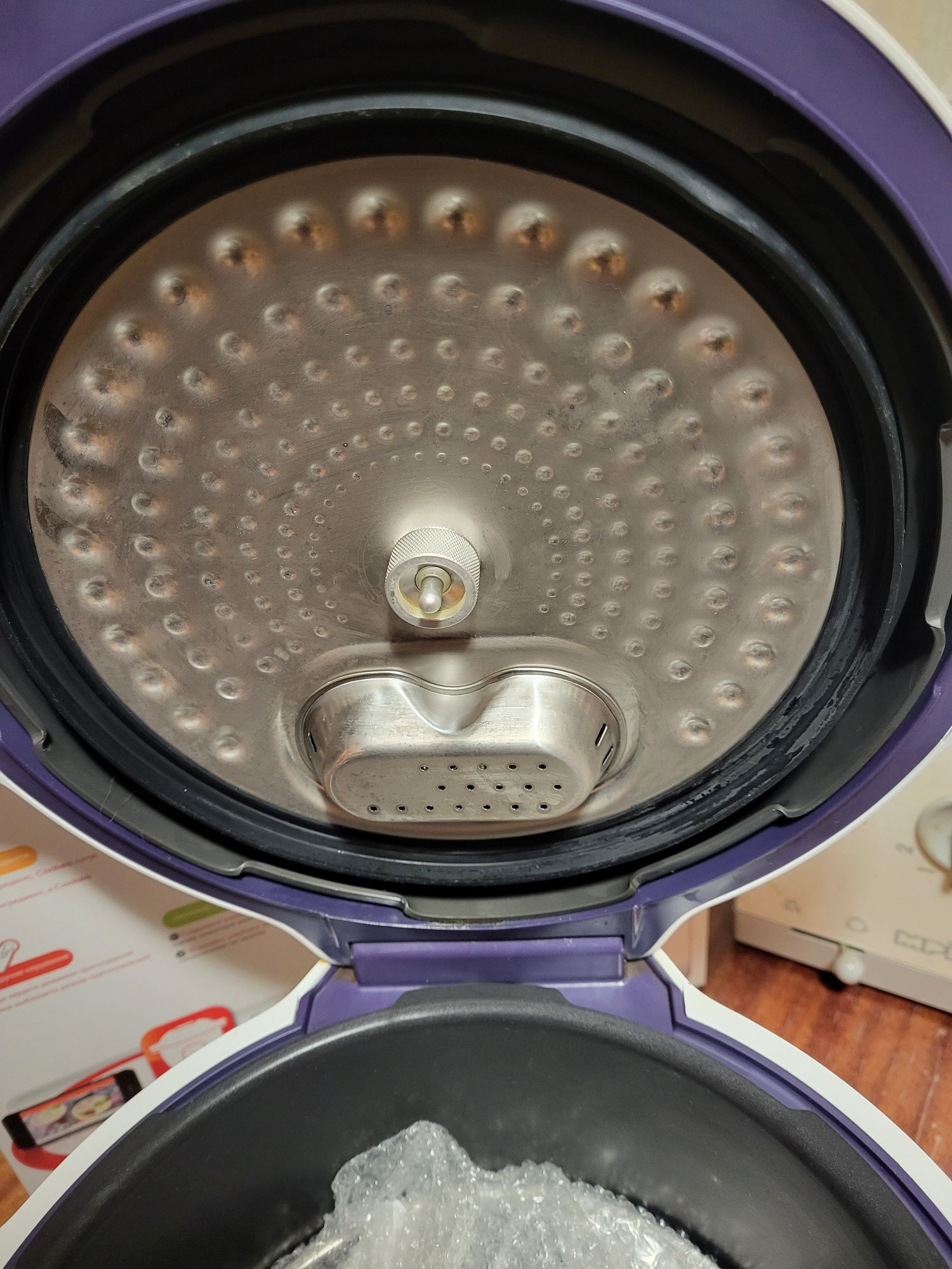 Продам умную  мультиварку moulinex cook4me .