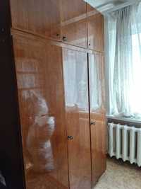 Трех-дверный шкаф с антресолями в хорошем состоянии