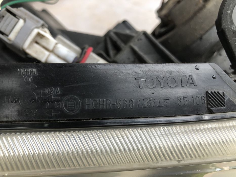 Фара Ліва Права Toyota Avensis T25 Koito ціна за 1 шт