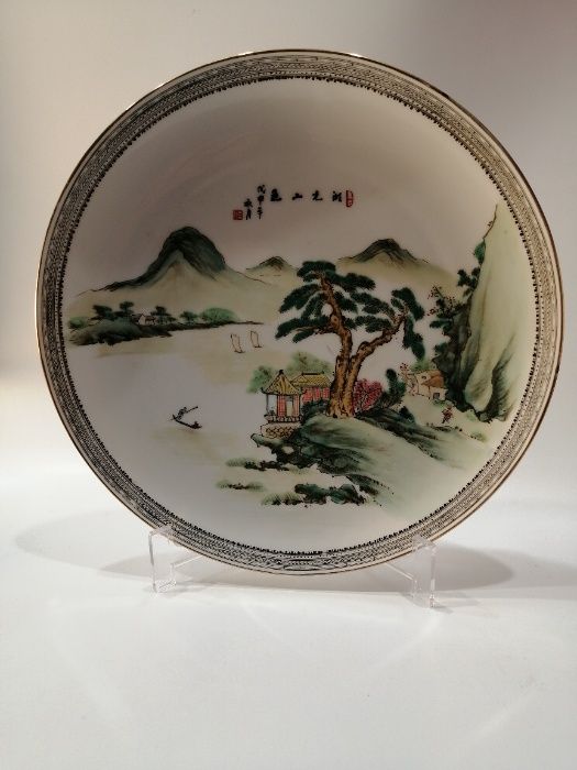 Grande prato decorativo com dizeres - Porcelana antiga de Macau