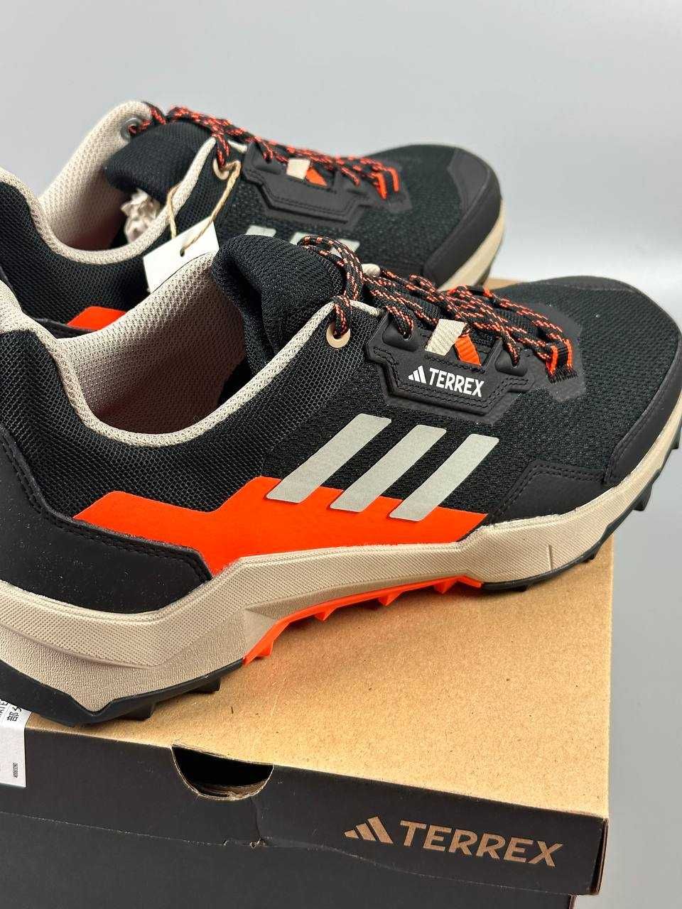 Оригінальні кросівки Adidas Terrex AX4