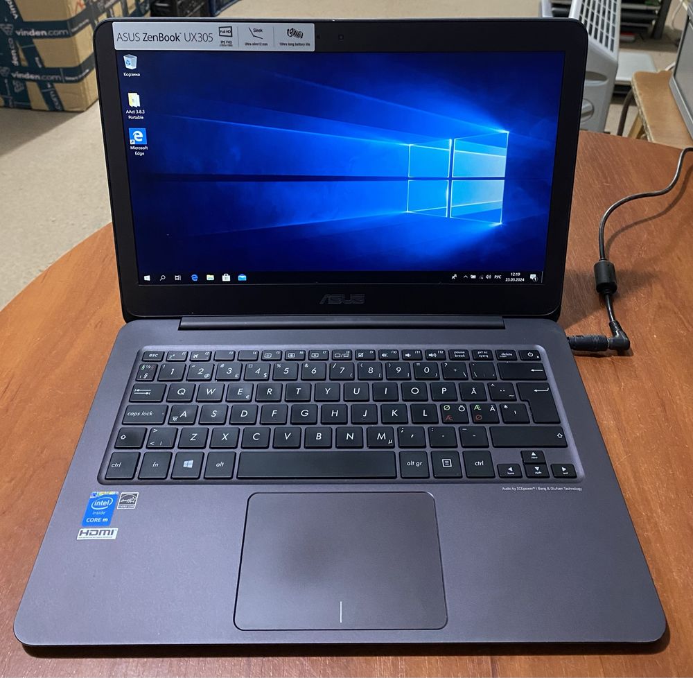 ноутбук Asus ZenBook UX305 13.3"/8GB RAM/256GB SSD! N1032