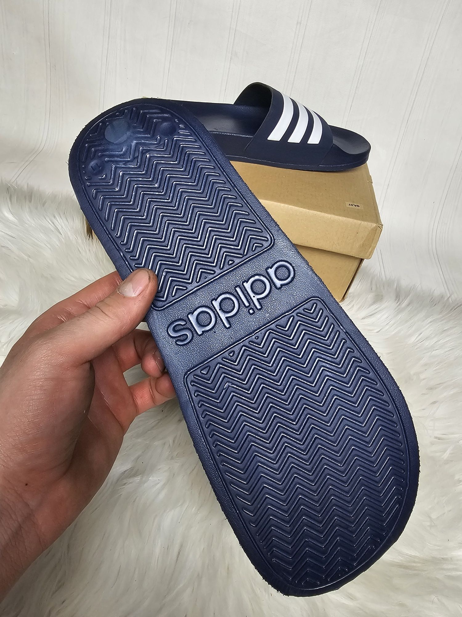 Шльопанці Adidas 46 розмір