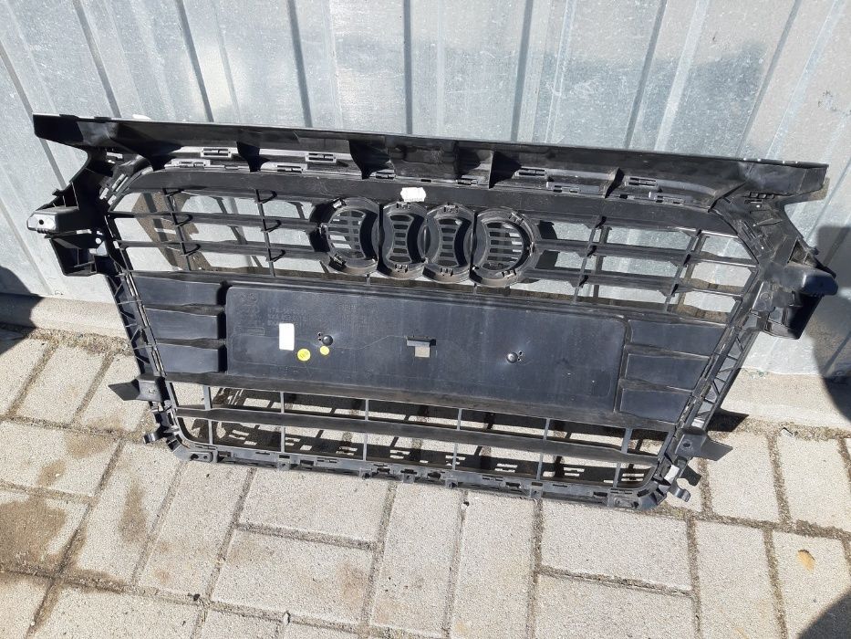 Audi A1 Lift Atrapa Grill