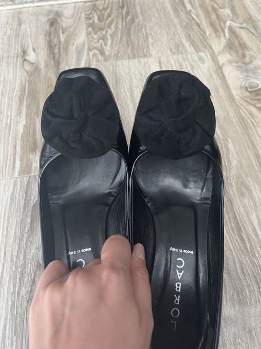 Czarne buty na obcasie rozm 37 lakierki