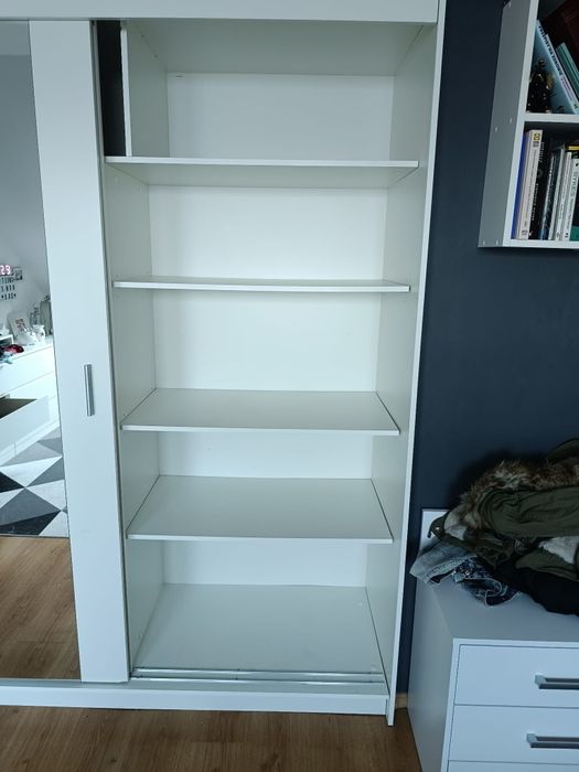 Szafa biała przesuwna