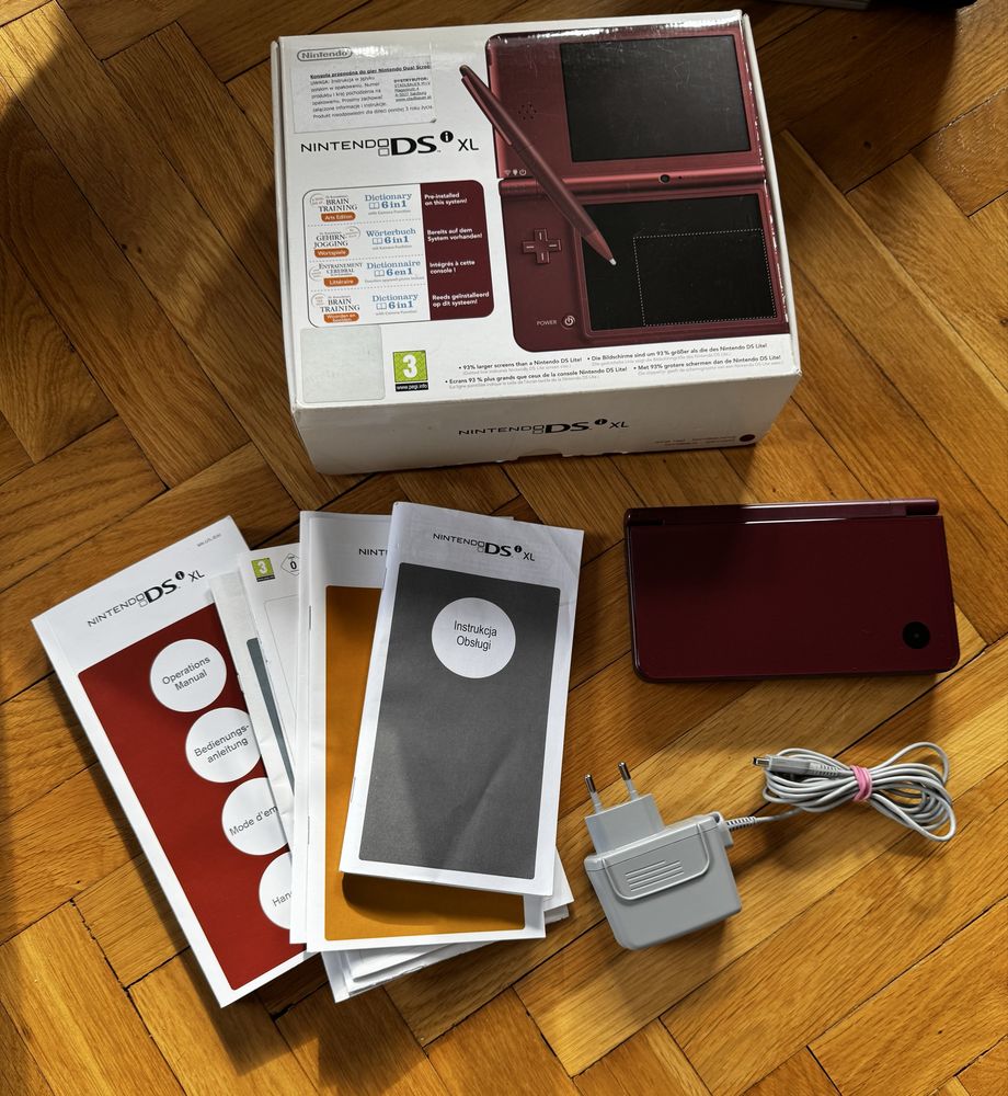 Nintendo DSI XL z polskiej dystrybucji full zestaw.