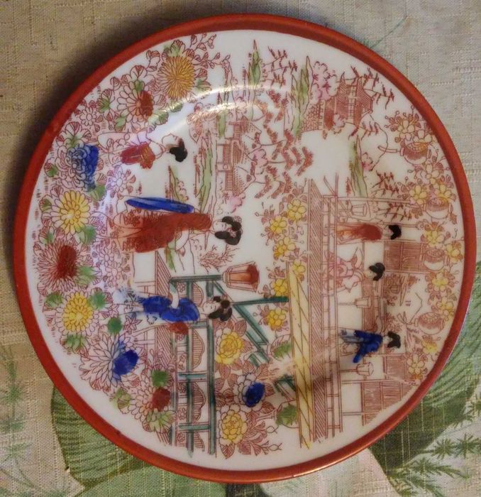 Пионы. Черная тарелка. Тарелка, роспись. Япония.