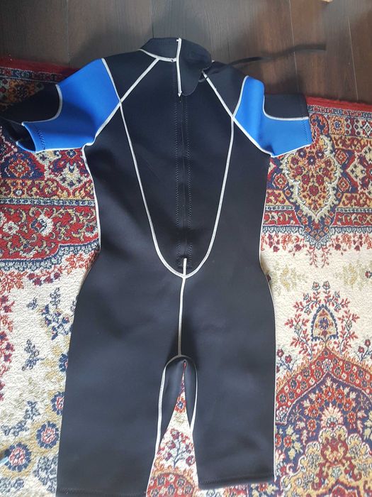 Nowa  Niemiecka pianka do pływania surfingu itp M Tony Brown 50%