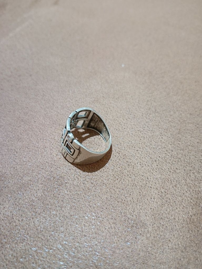 Серебряное кольцо.
