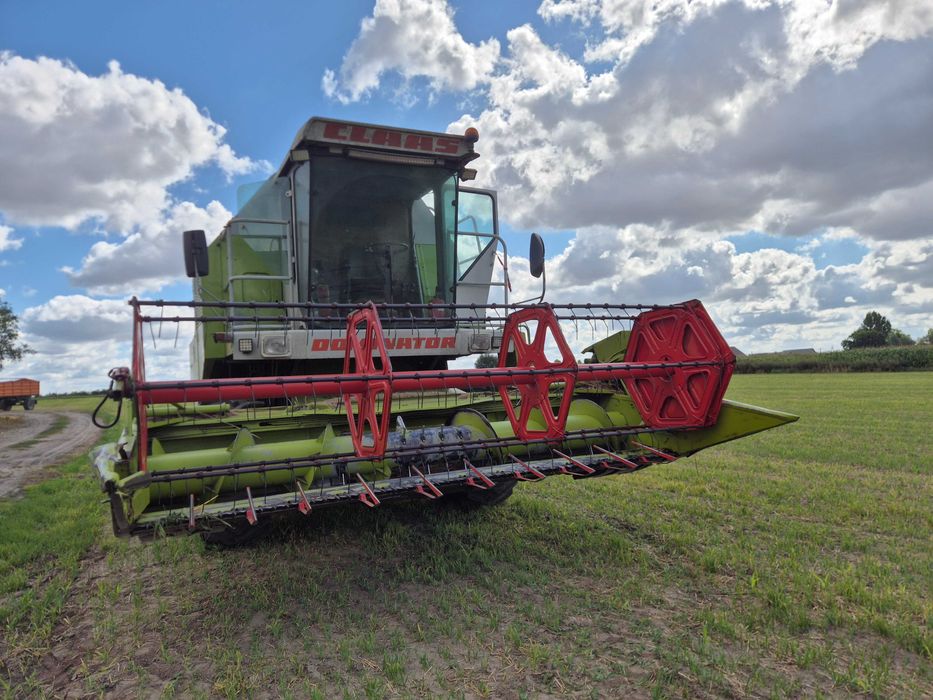 Kombajn claas dominator 88s z przystawka do kukurydzy
