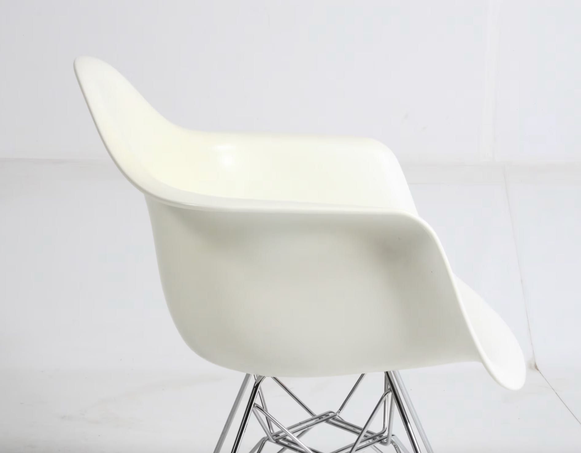 Krzesła Vitra Charles Eames DAR, podstawa "Eiffel" oryginał 2szt.