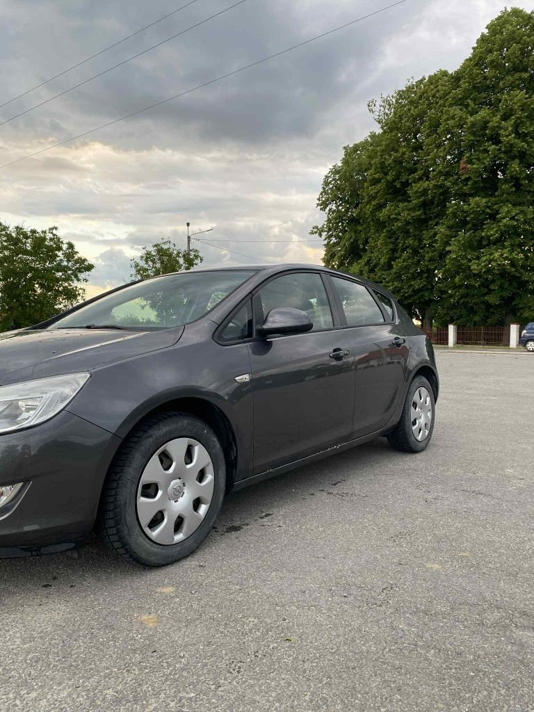 Sprzedam Opla Astra J