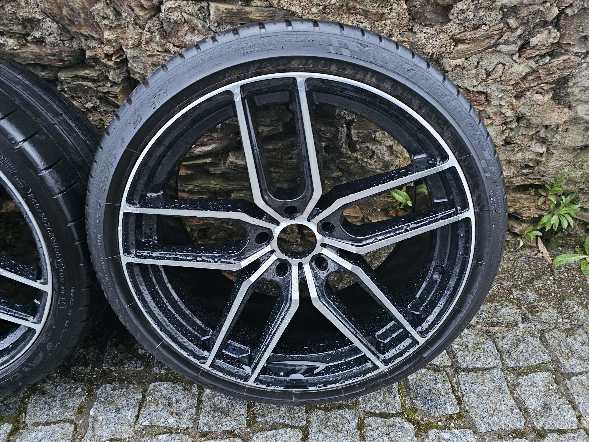 Jantes 20 5×120 BMW com pneus Michelin Pilot Sport
Possível envio para