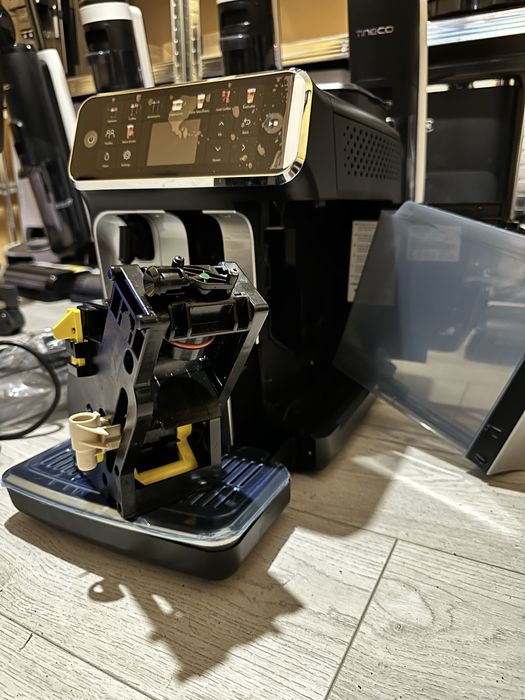 Кофемашина Philips 5500 latte go