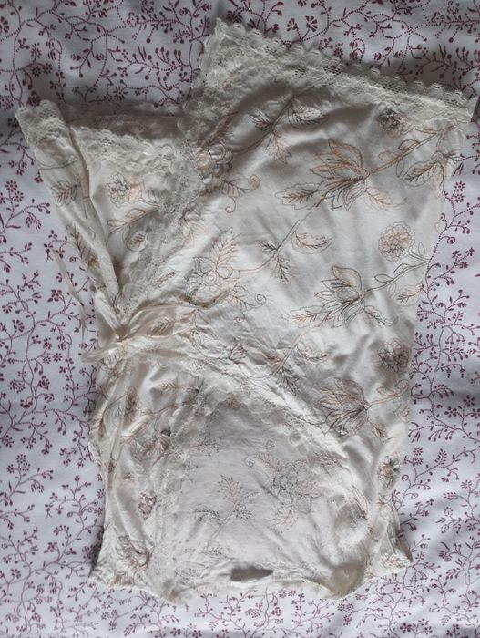 Blusa com pormenor em renda