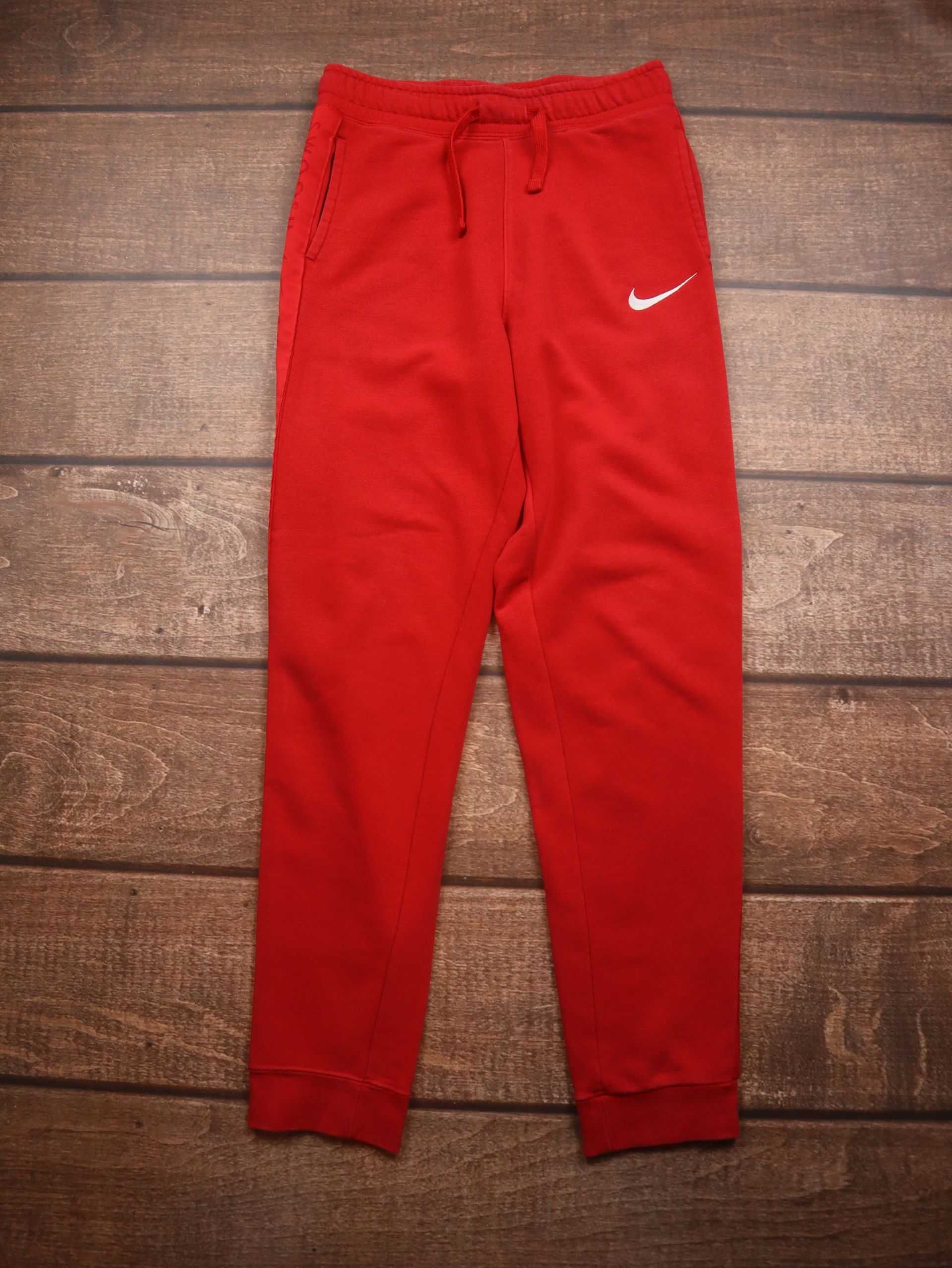 Nike Swoosh Czerwone spodnie dresowe dresy ze ściągaczem bawełniane