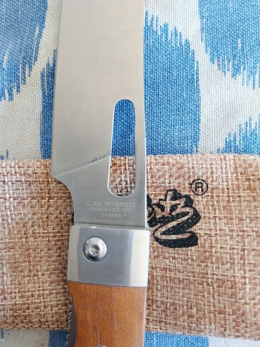 Faca Herbertz com cabo em madeira