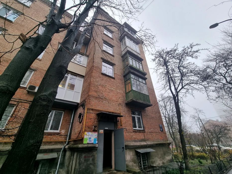 Оренда 1 кім цегляна сталінка Печерськ  метро Звіринецька  вул І.Павла