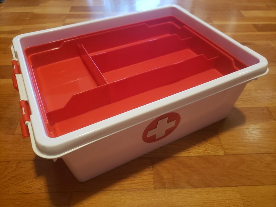 Caixa de arrumação com bandeja interior