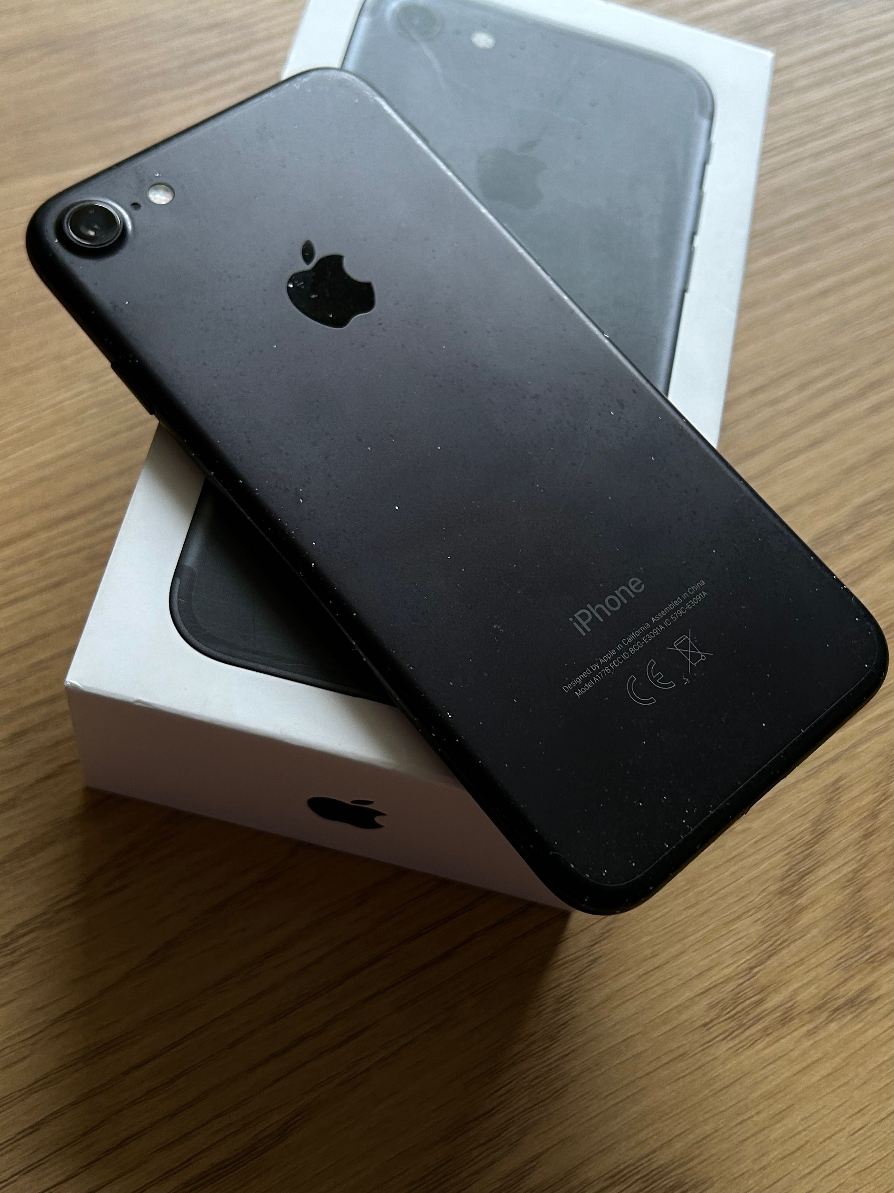 Iphone 7 чорного кольору 32g