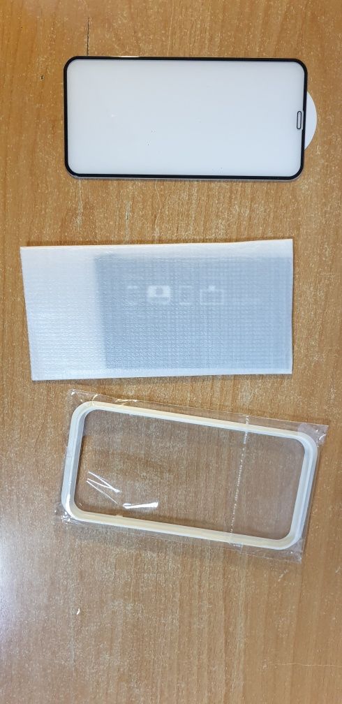 Защитное стекло на iPhone 11 pro