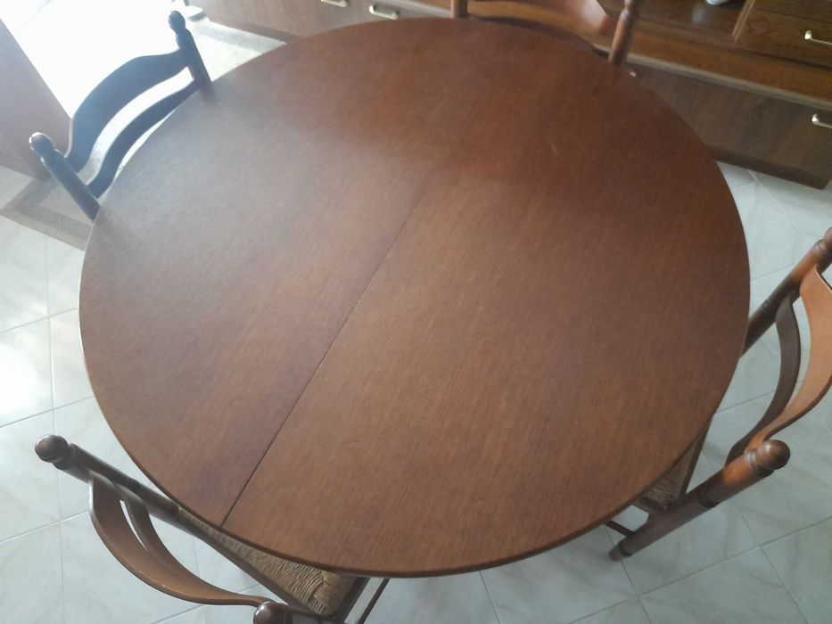 conjunto de móvel de sala, mesa e 4 cadeiras