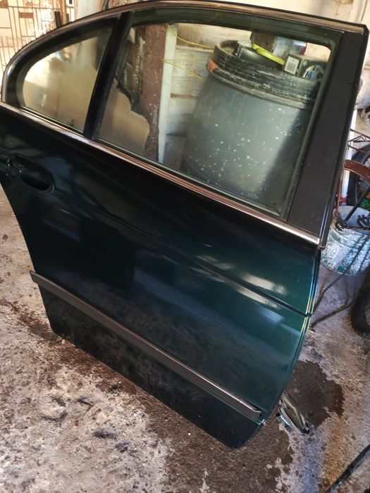 Ліва сторона BMW E39 (двері  зелені)

Стан: без вм’ятин, ціліс