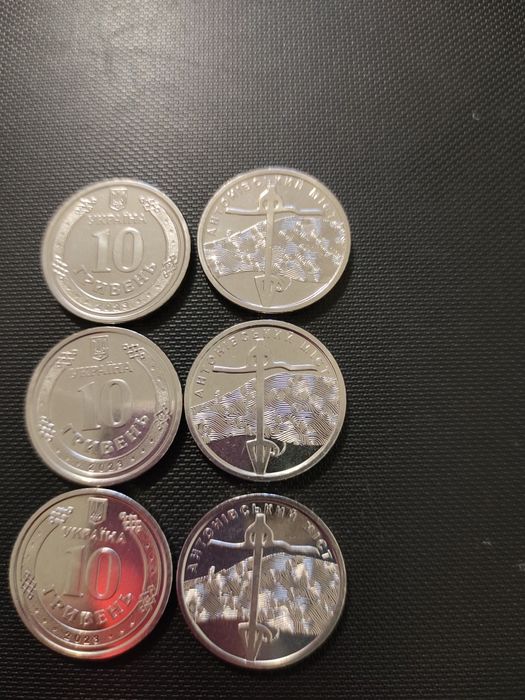 Продам монети 10 гривень)