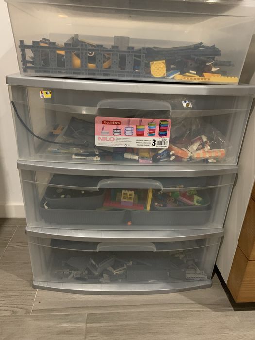 Centenas de peças Lego originais