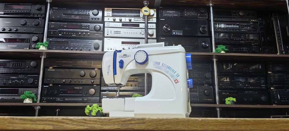 Швейна машинка Victoria 270E