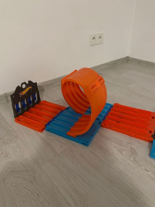 DUŻY Zestaw kaskaderski Hot Wheels GKT87 TOR WYŚCIGOWY AUTKA
