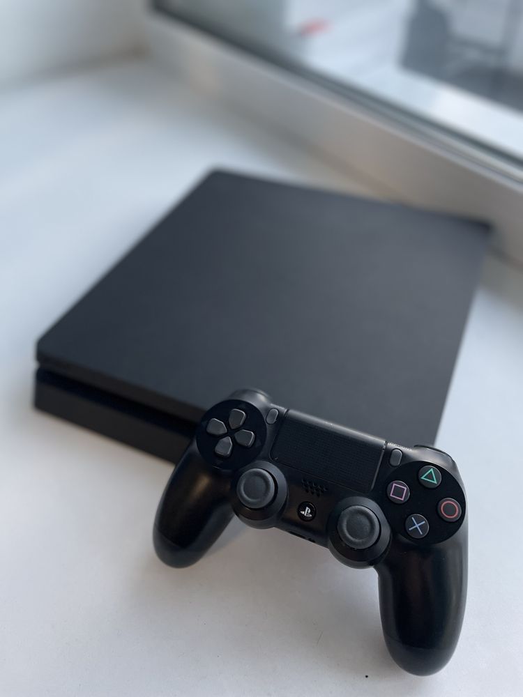 PS4 звичайна, Sony PlayStation 4