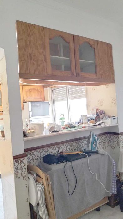 armario de teto de cozinha e prateleiras