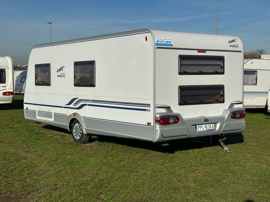 Wilk 550 S4 z przedsionkiem i napędem. ŁÓŻKA PIĘTROWE - 6 os.  Przyczepa po dużym serwisie z faktura i gwarancją.