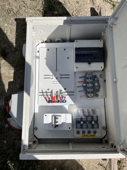 Rozdzielnia elektryczna budowlana z przewodem napowietrznym - Promocja
