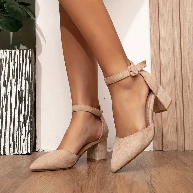 Nowe beżowe buty na obcasie R. 39/40