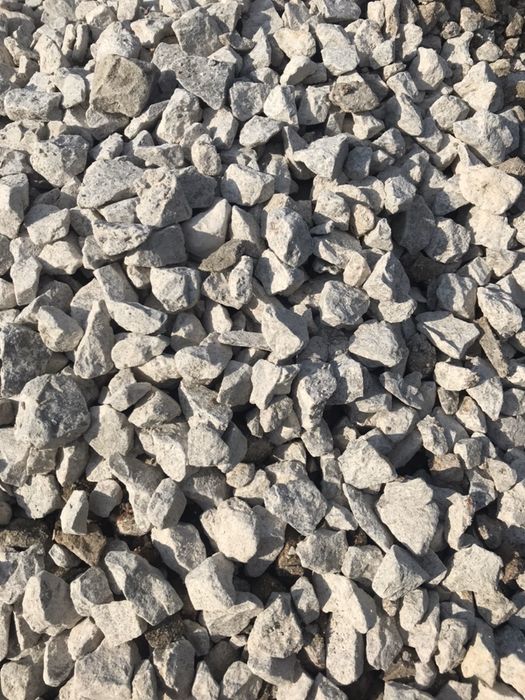 Ziemia przesiewana, piach, kruszywo, gruz kruszony . Transport .